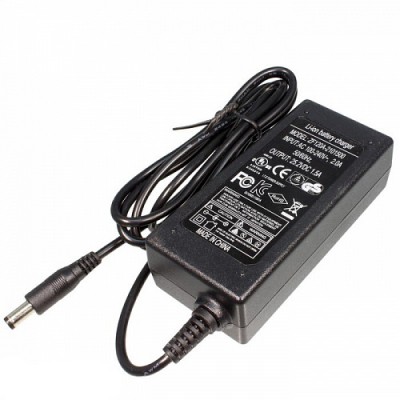 Зарядное устройство  для 6S Li-ion аккумуляторных батарей (25.2 В, 1.5 А) Разъем: 5,5 х 2,5 мм