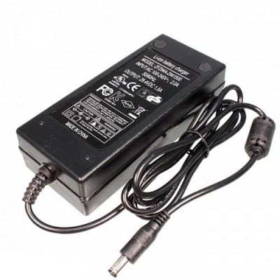 Зарядное устройство  для 8S Li-ion аккумуляторных батарей (33.6 В, 1.5 А) Разъем: 5,5 х 2,5 мм